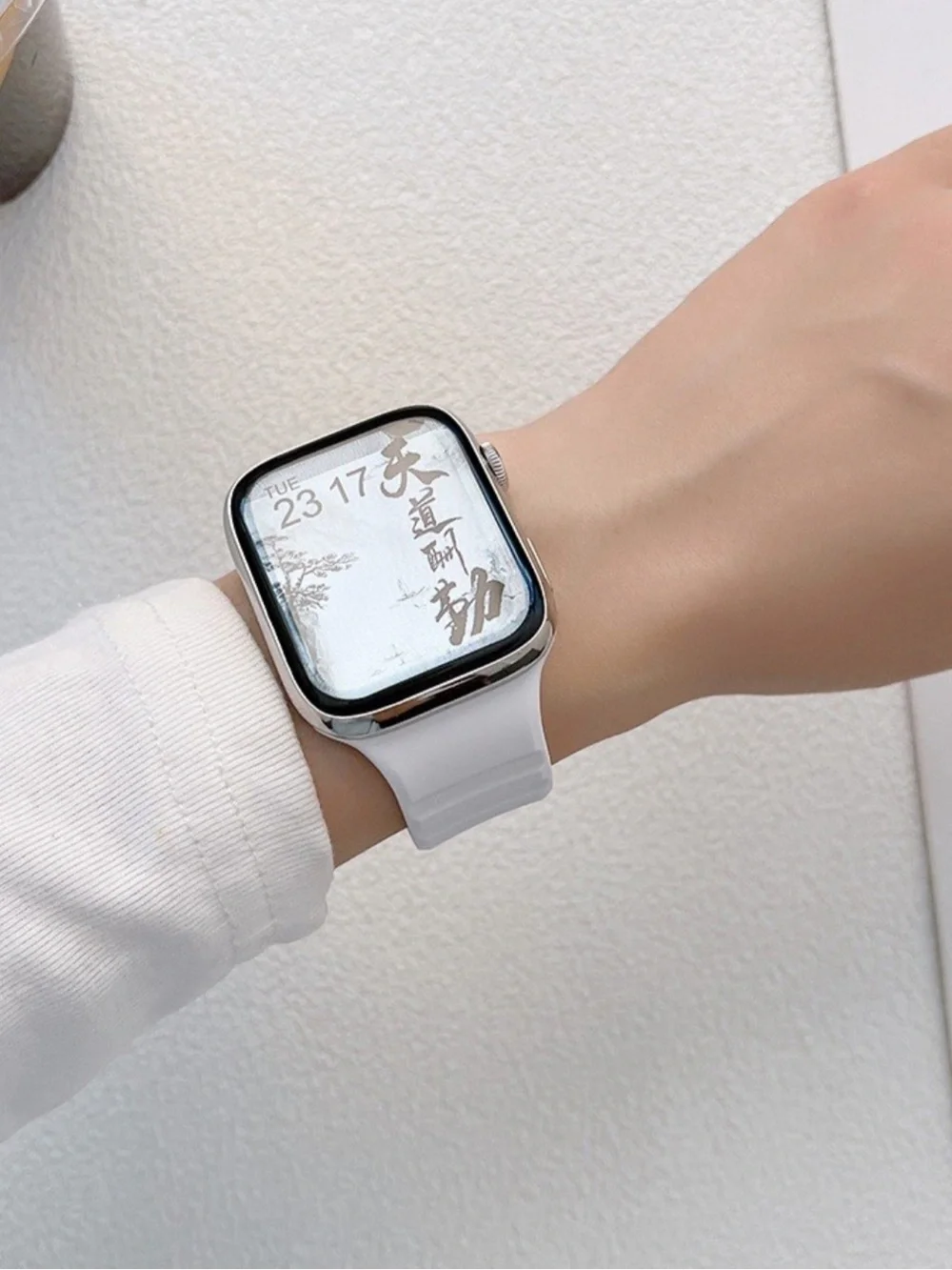 Silicone Wrist Band Replacement Adjustable Apple Watch Strap - White NEW in box